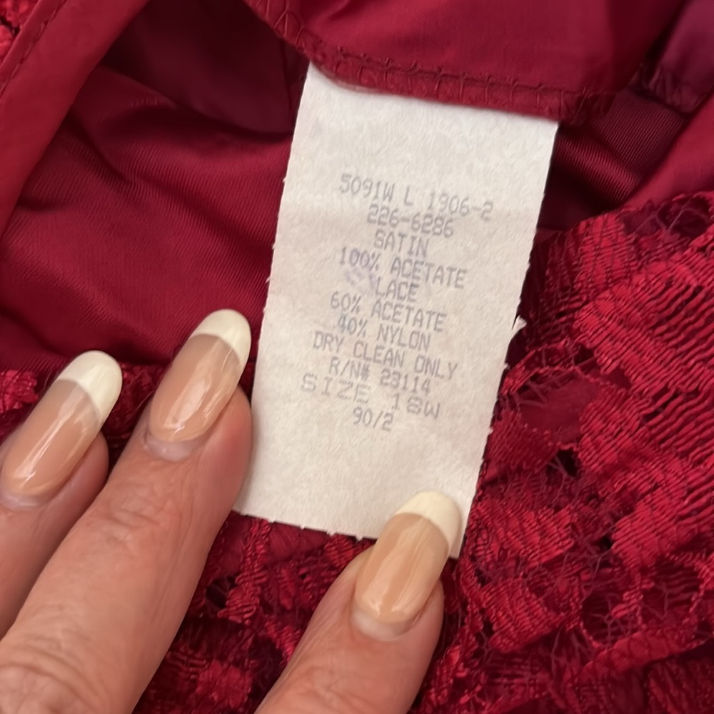 Vintage unbranded luxurious red satin and lace long sleeve maxi gown. Size 18W. - Picture 3 of 17